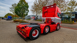 20251019-Tom-Holding-00157